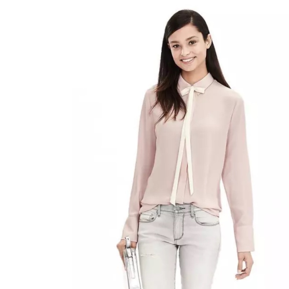 Banana Republic size M pink sheet top with white removable tie